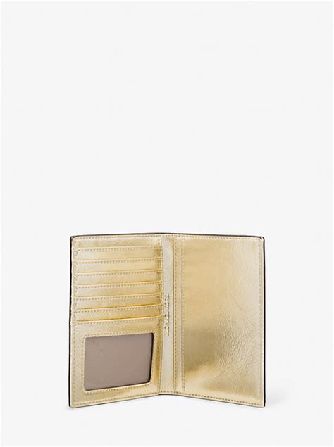 michael kors porte document|Signature Logo Passport Case and Luggage Tag Gift Set.